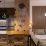 Dahlia Deluxe Studio