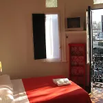 06 Soho Suites