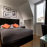 Broadway Hotel & Suites