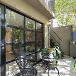 Apartamento Con Terraza Y Plantas