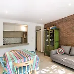 Apartamento Con Terraza Y Plantas