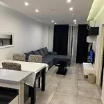 Suite In San Telmo Dormitorio En Suite Con Dos Banos Y Balcon A La Calle