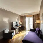 Carles Hotel