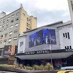 Corrientes Avenue Ideal Si Venis Al Teatro