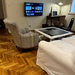 Azcuenagahome Silencioso Y Luminoso Piso Alto De 45M2 , Con La Mejor Ubicacion, Nuestros Huespedes Nos Avalan Con Sus Comentarios, Bilingual Staff