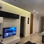 Suite In San Telmo Dormitorio En Suite Con Dos Banos Y Balcon A La Calle