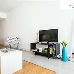 Ba Hollywood Apartments