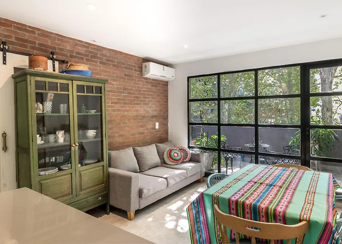 Apartamento Con Terraza Y Plantas