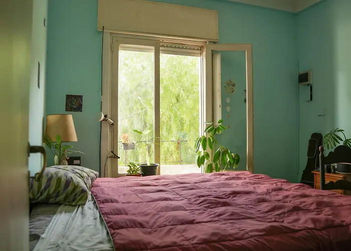 Habitación amplia en PH primer piso