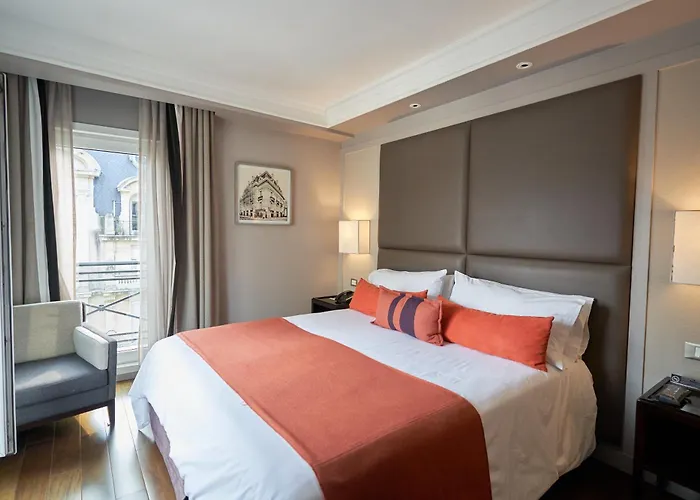 Carles Hotel