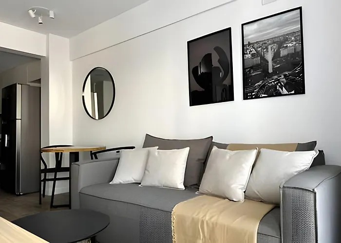 Enjoy Vallanhost @ Esmeralda Apartment