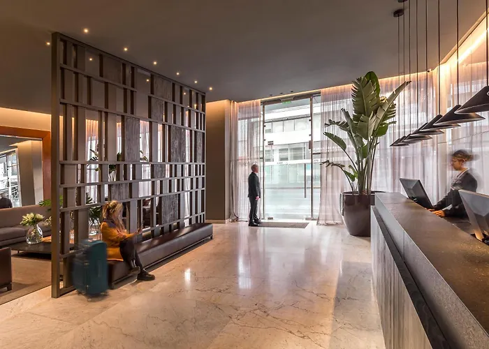 Broadway Hotel & Suites