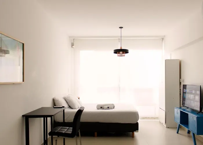 Amplio Monoambiente Con Piscina