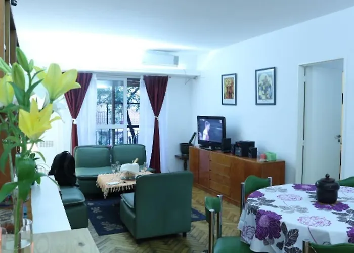 Confortable Dpto ,100 M2, Cochera En El Edificio Gratis , Balcon Grande A La Calle, Cerca Movistar Arena