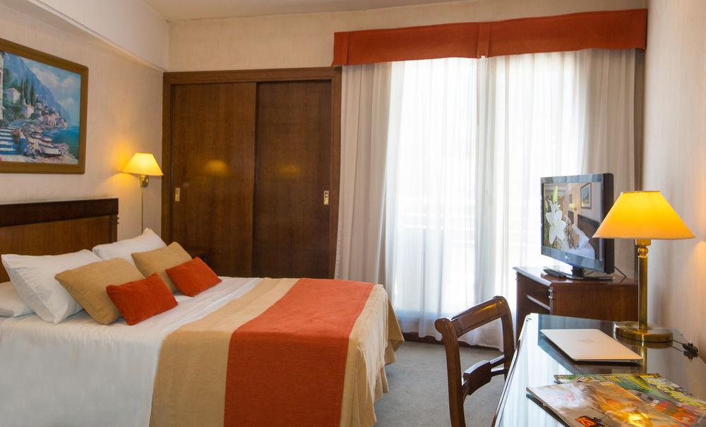 Reconquista Plaza Hotel