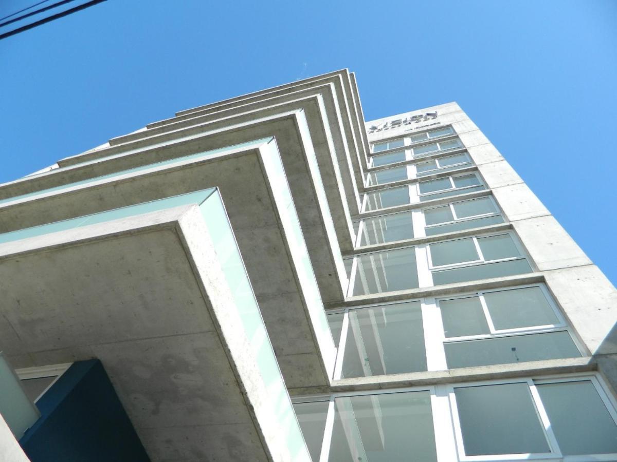 Vizion Hollywood Apartment
