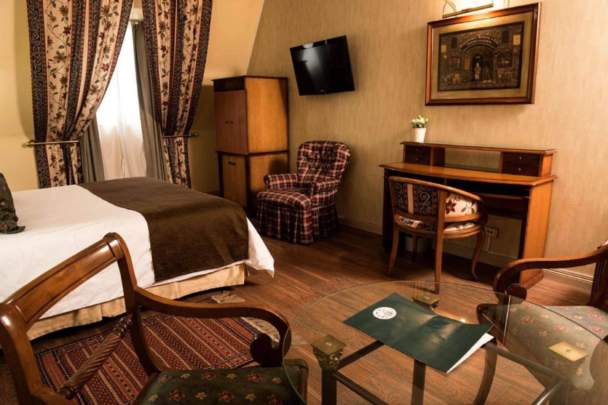 Mayflower Hotel