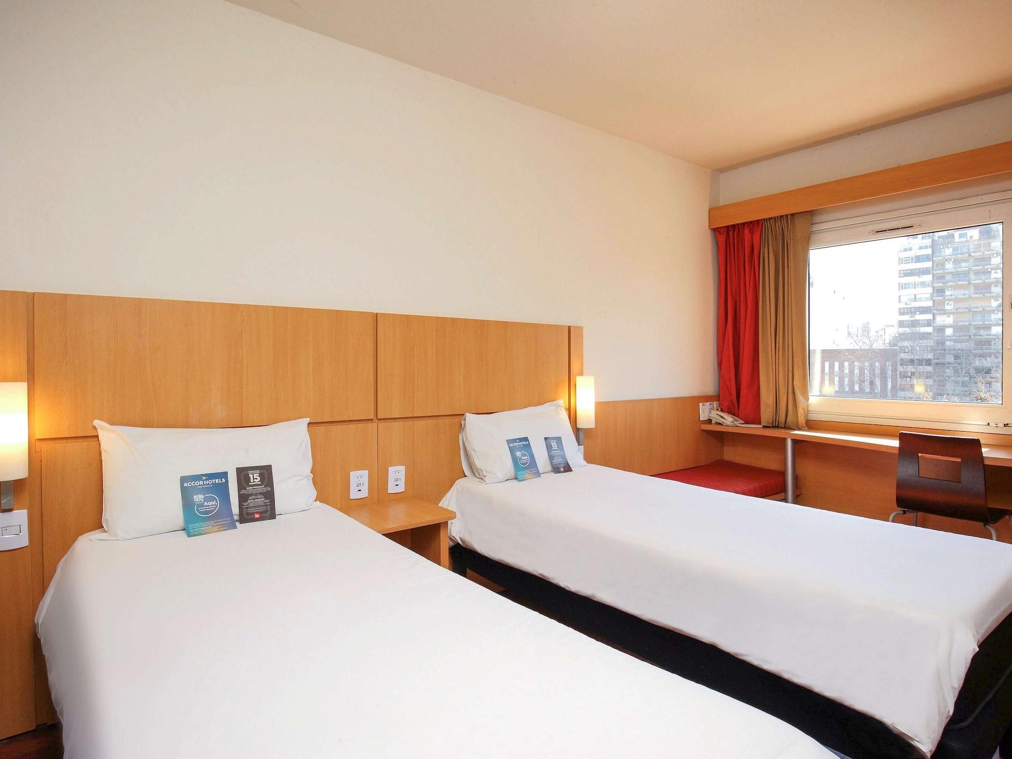 Ibis Congreso Hotel 3*