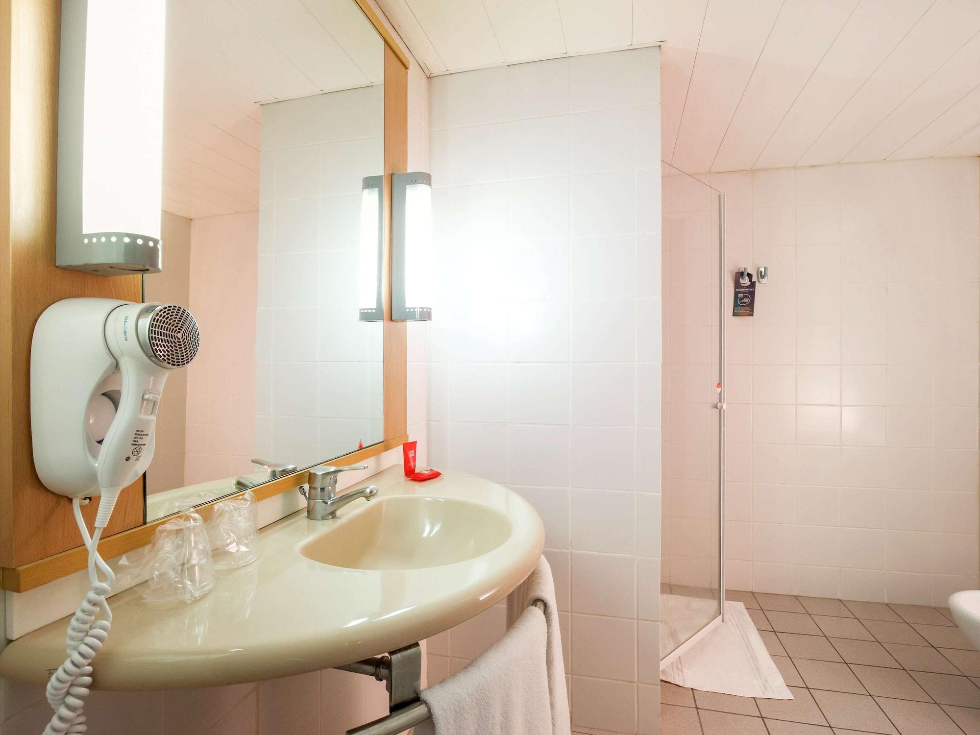 Hotel Ibis Congreso 3*