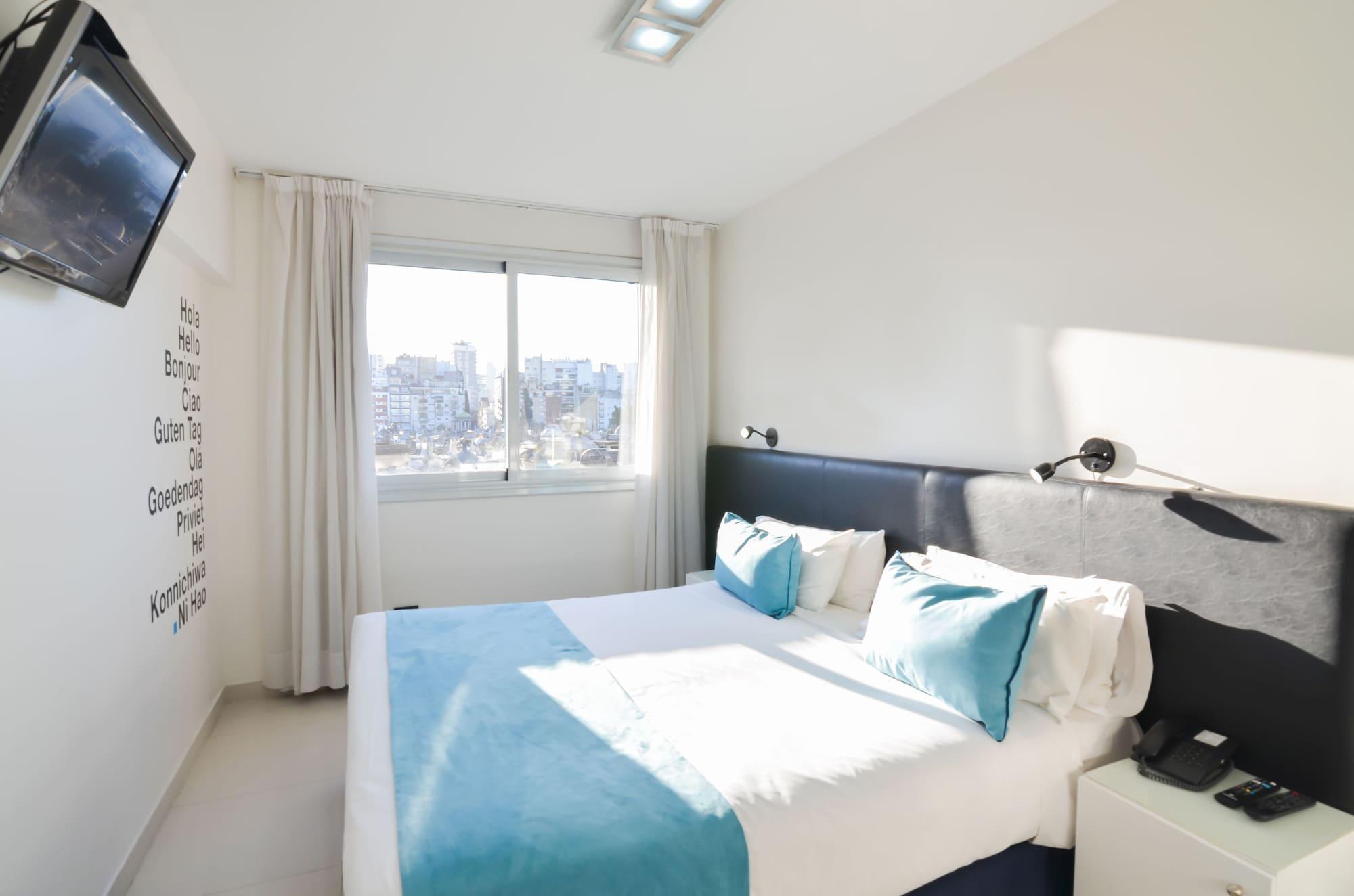 Cyan Recoleta