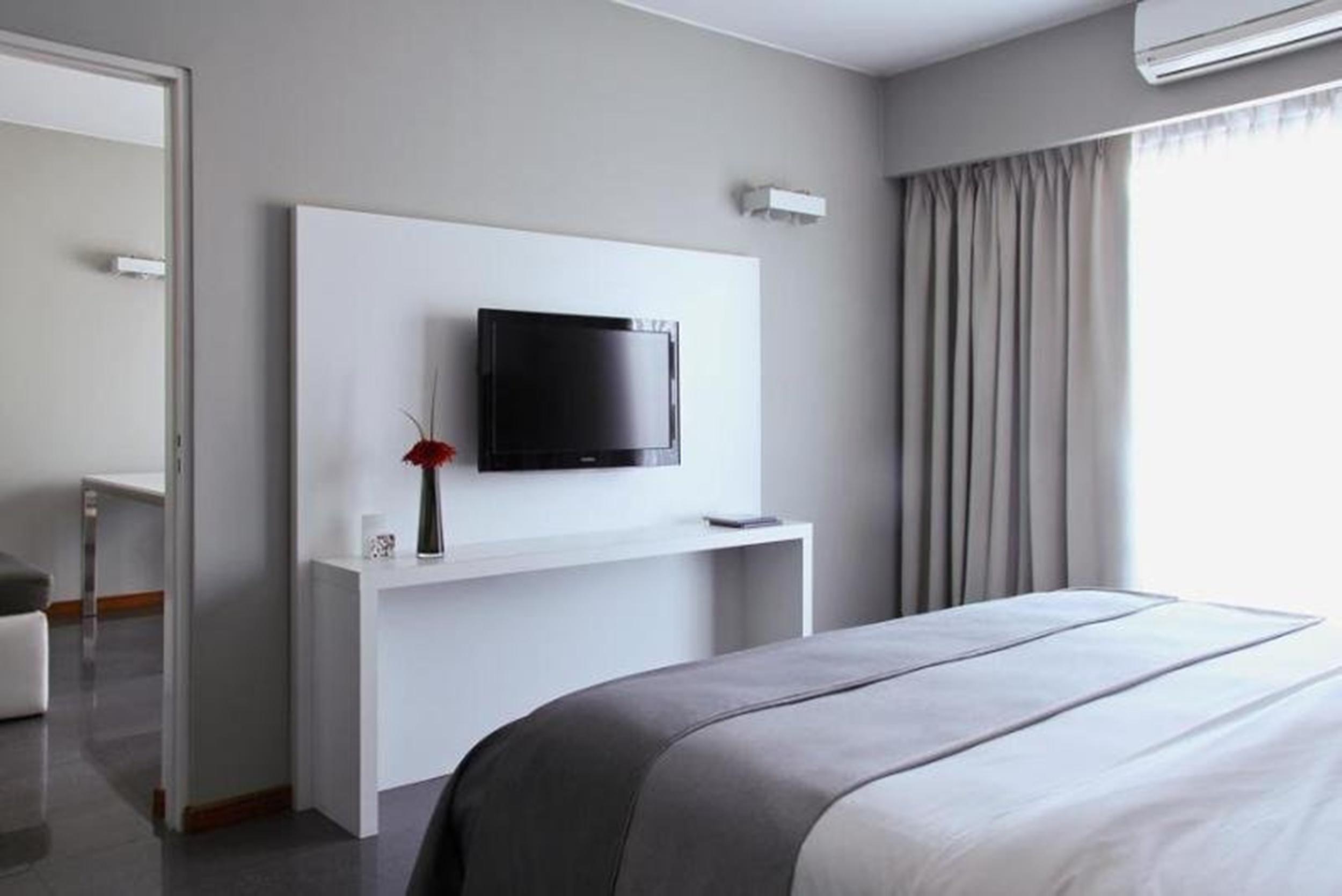 Monserrat Aparthotel 4*