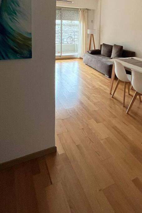 Apartment Hermoso Dto, Muy Luminoso De 68 Mts, Con Balcon. Buenos Aires