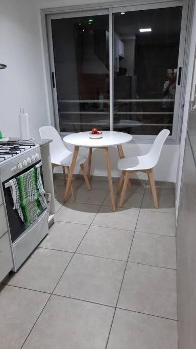 Apartment Hermoso Dto, Muy Luminoso De 68 Mts, Con Balcon. Buenos Aires