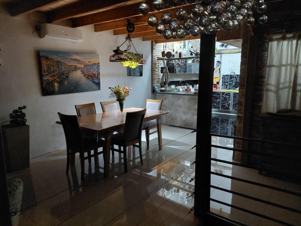 Casa de férias Casa Boutique Buenos Aires, Desayuno Y Traslado Gratis Aeropuerto Ezeiza *