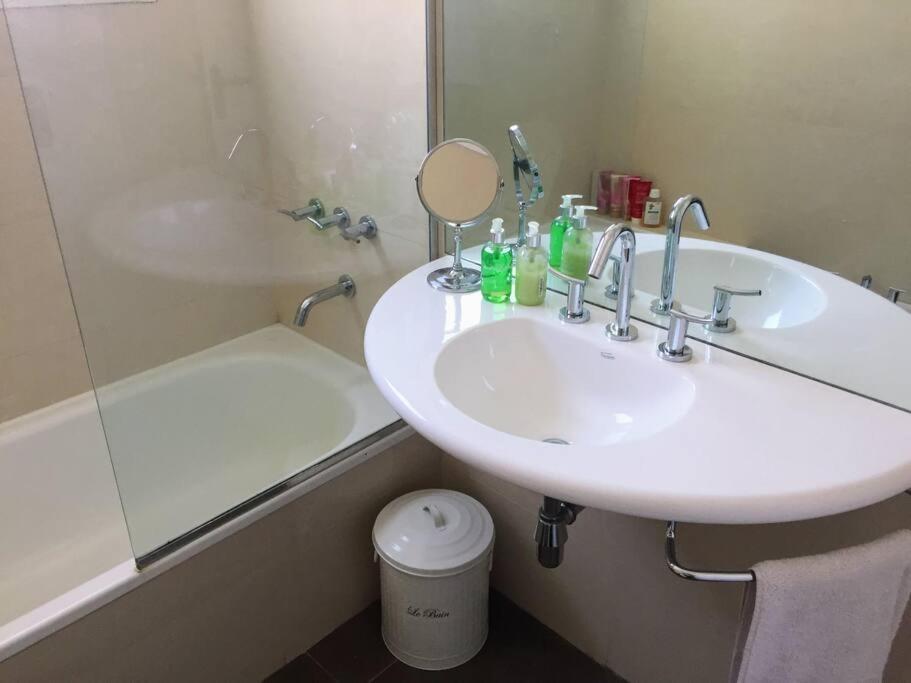 Super Confortable Flat In The Location, With A Great Pool! Apartment