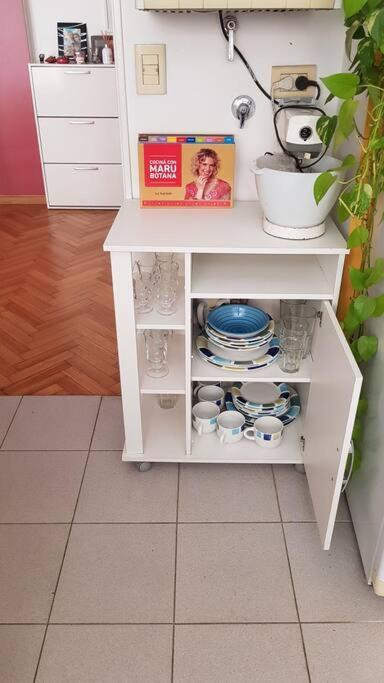Live & Work In City, Near Park! Apartment *