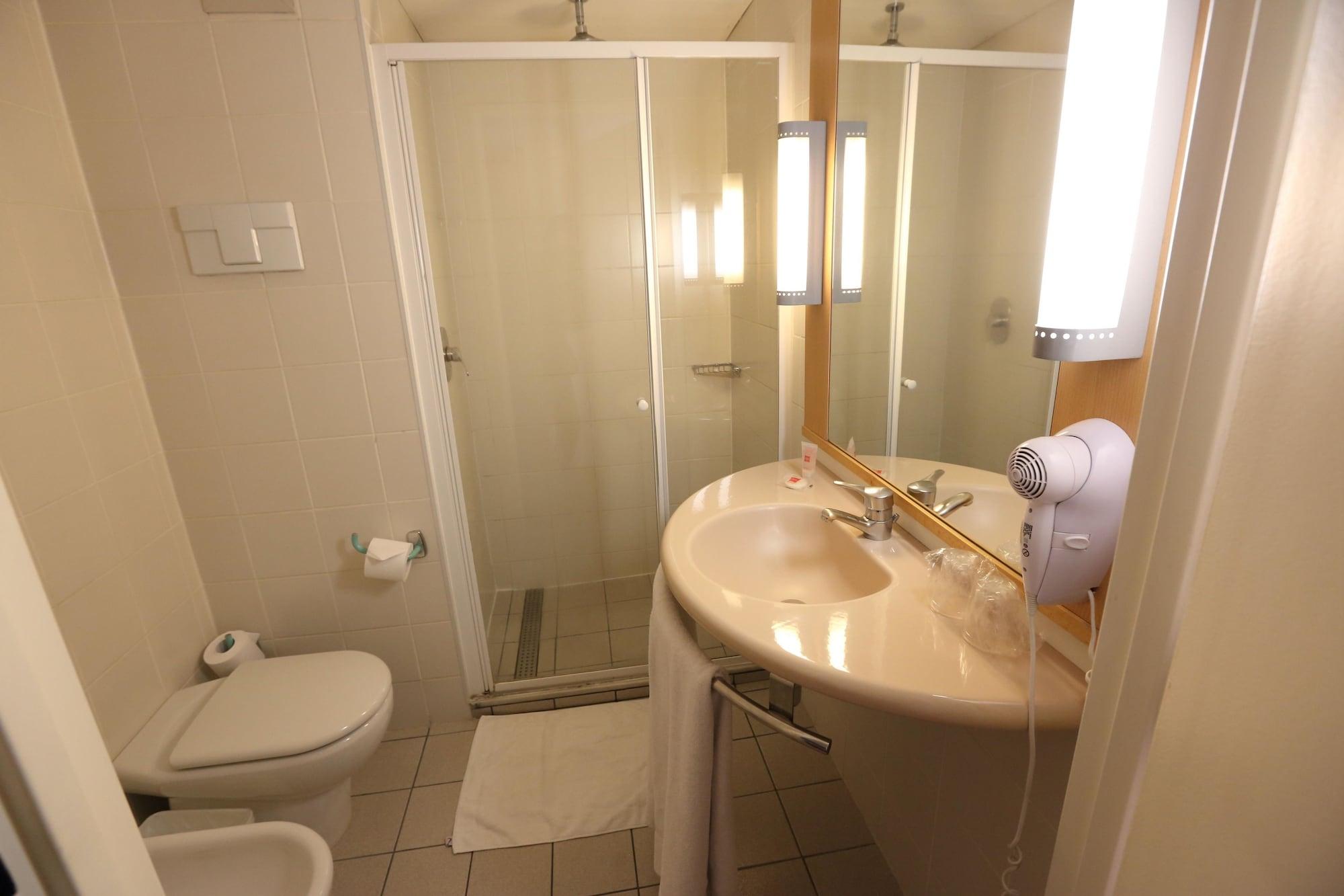 Ibis Congreso Hotel 3*