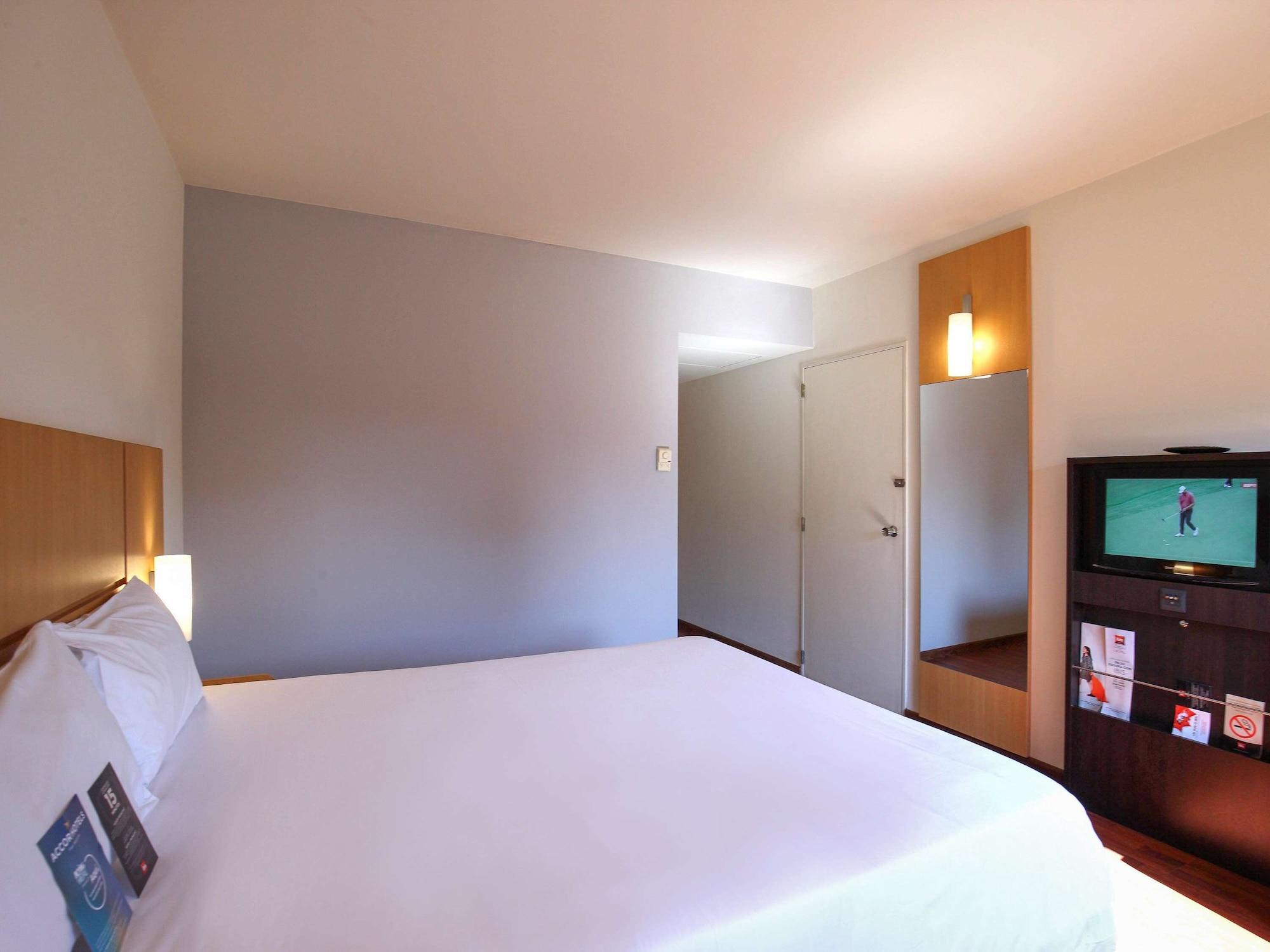 Hotel Ibis Congreso 3*