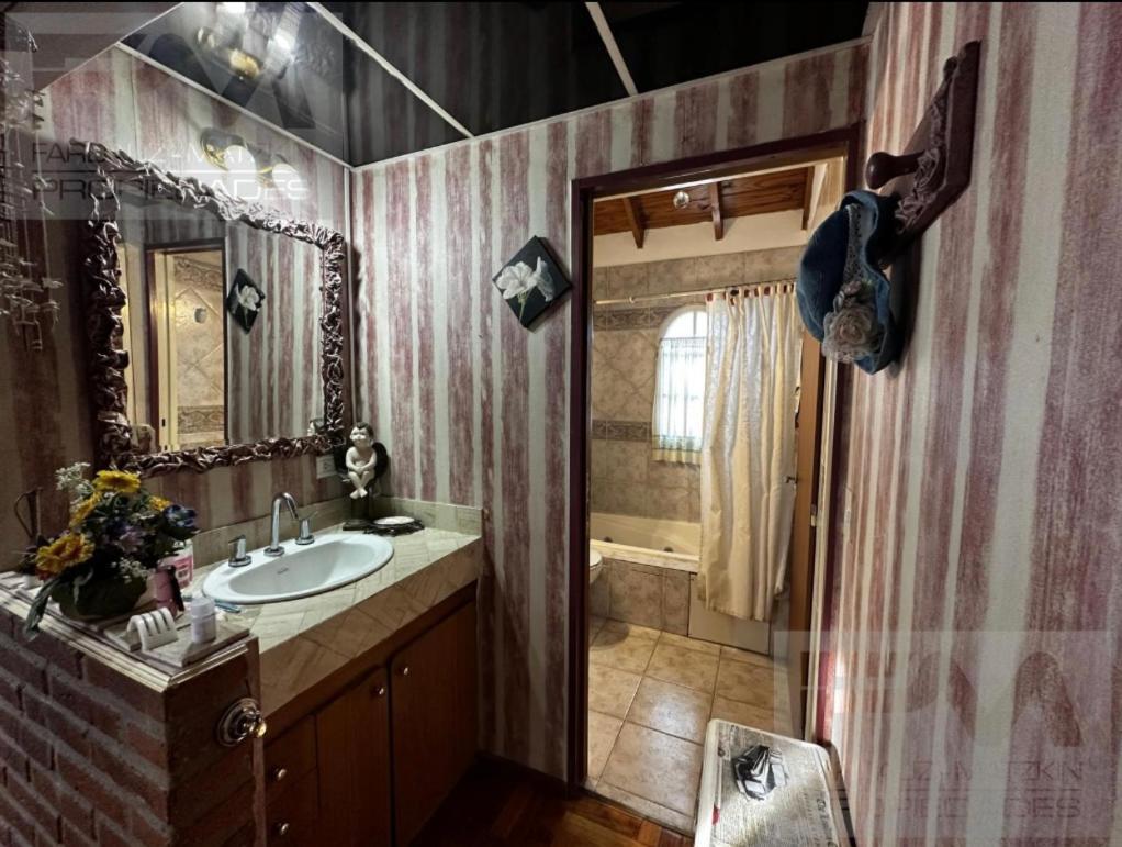 Casa En Country Banco Provincia Holiday home *