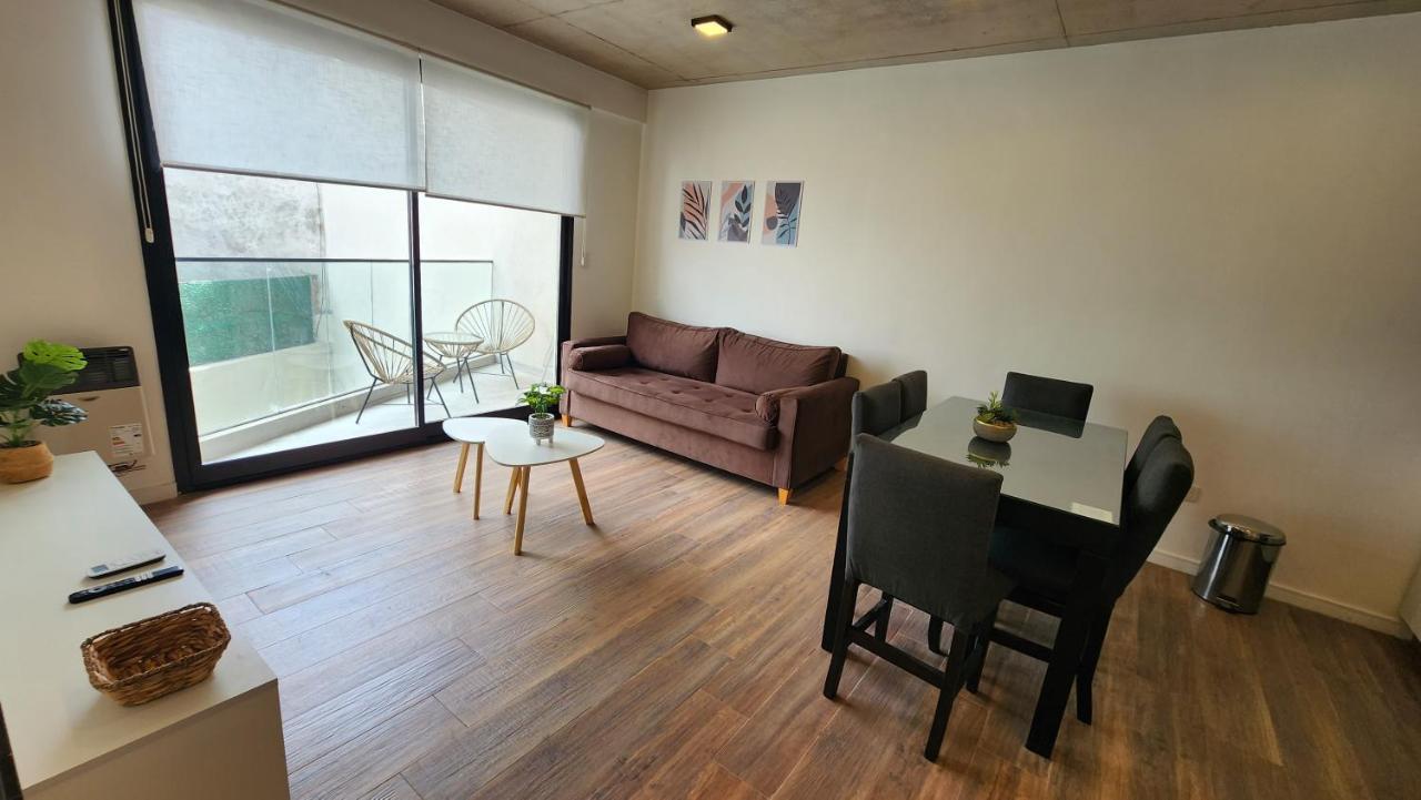 Llanos 1420 Versalles * Buenos Aires