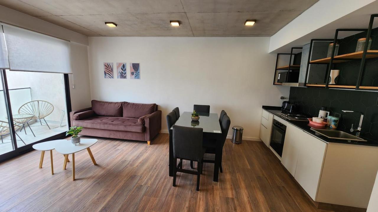 Llanos 1420 Versalles * Buenos Aires