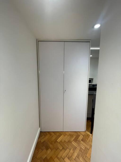 White Callao Apartment