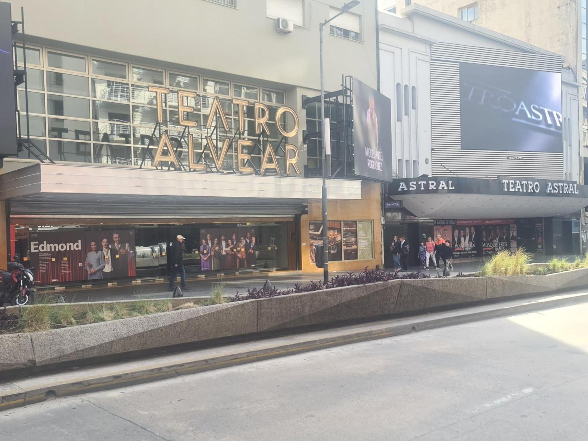 Av. Corrientes 1670 - Paseo La Plaza - * Buenos Aires