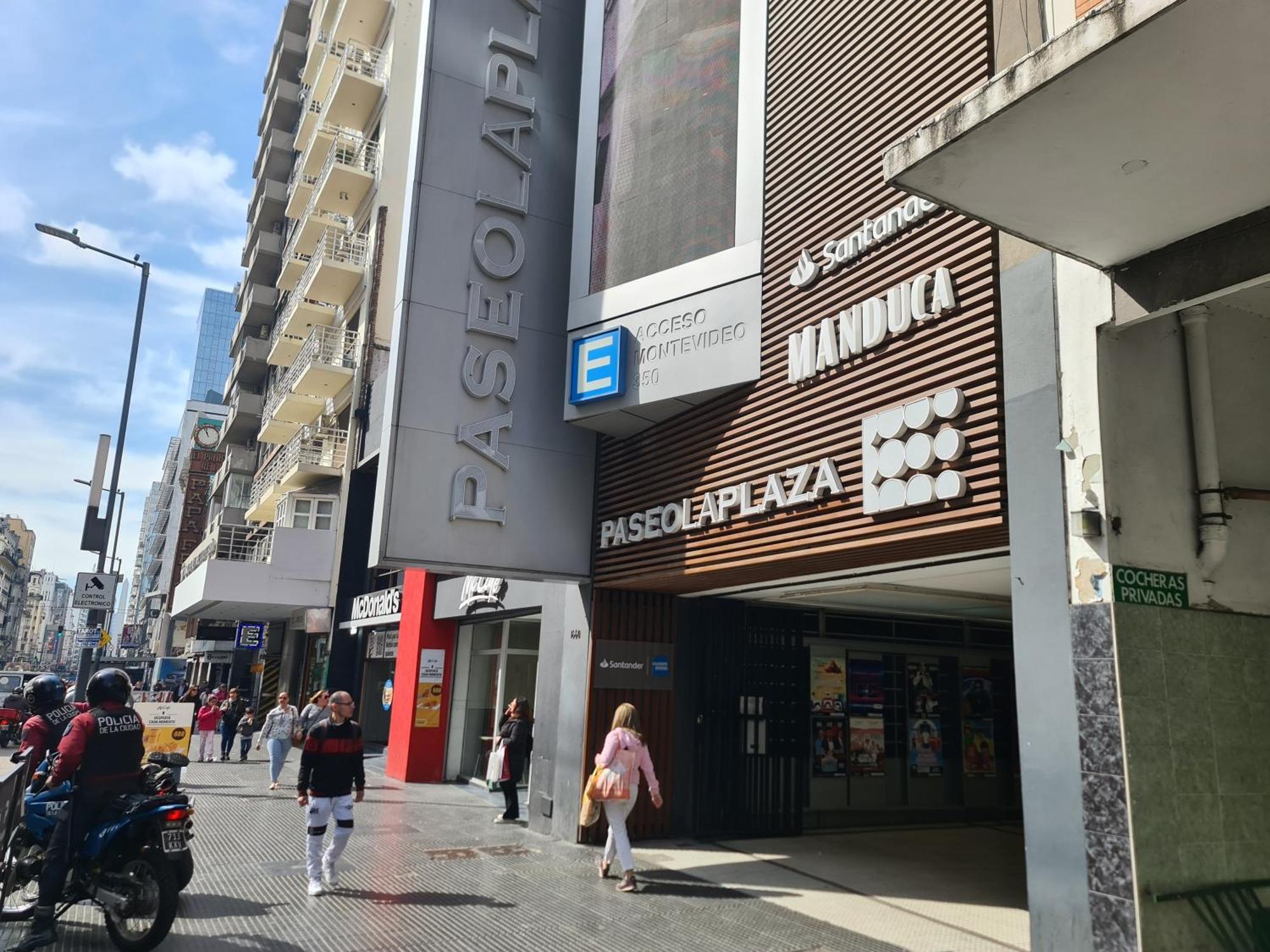 Apartment Av. Corrientes 1670 - Paseo La Plaza -