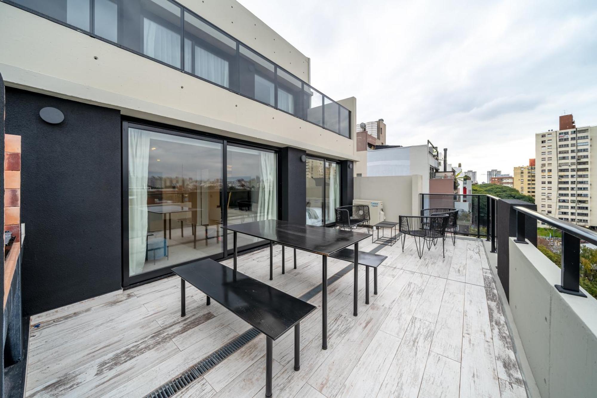 La Vie Palermo Hollywood Apartment