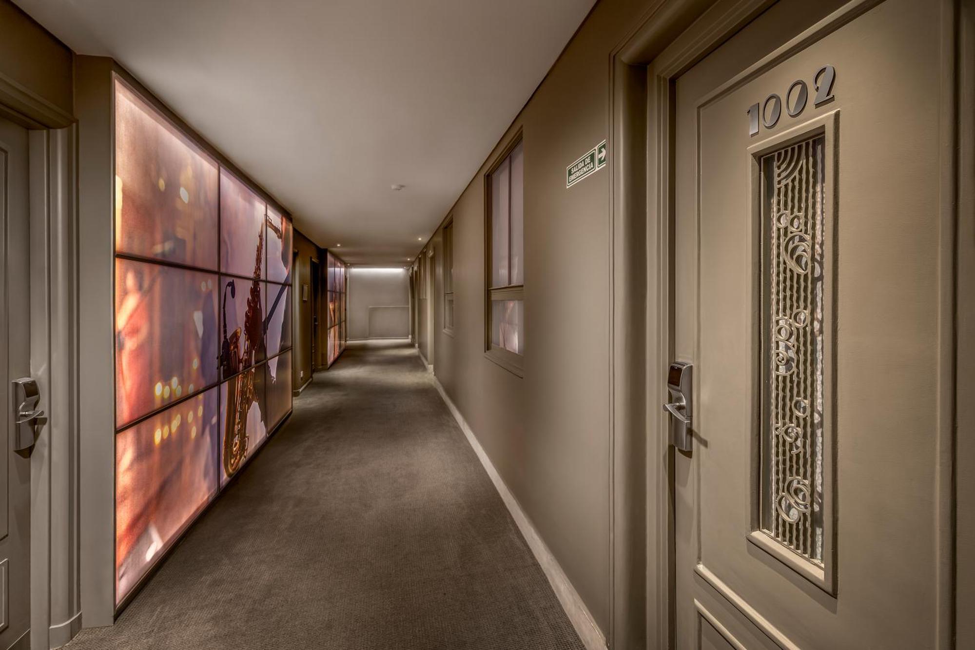 Broadway & Hotel 4*