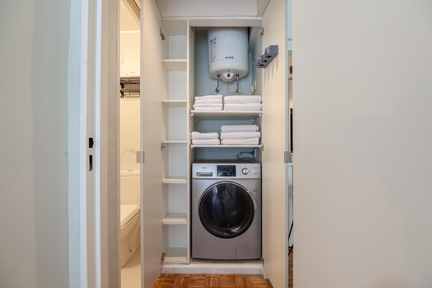 Prime In Palermo Location W/balcony. Work-stay Speed Internet Washer/dryer Unit Apartment *
