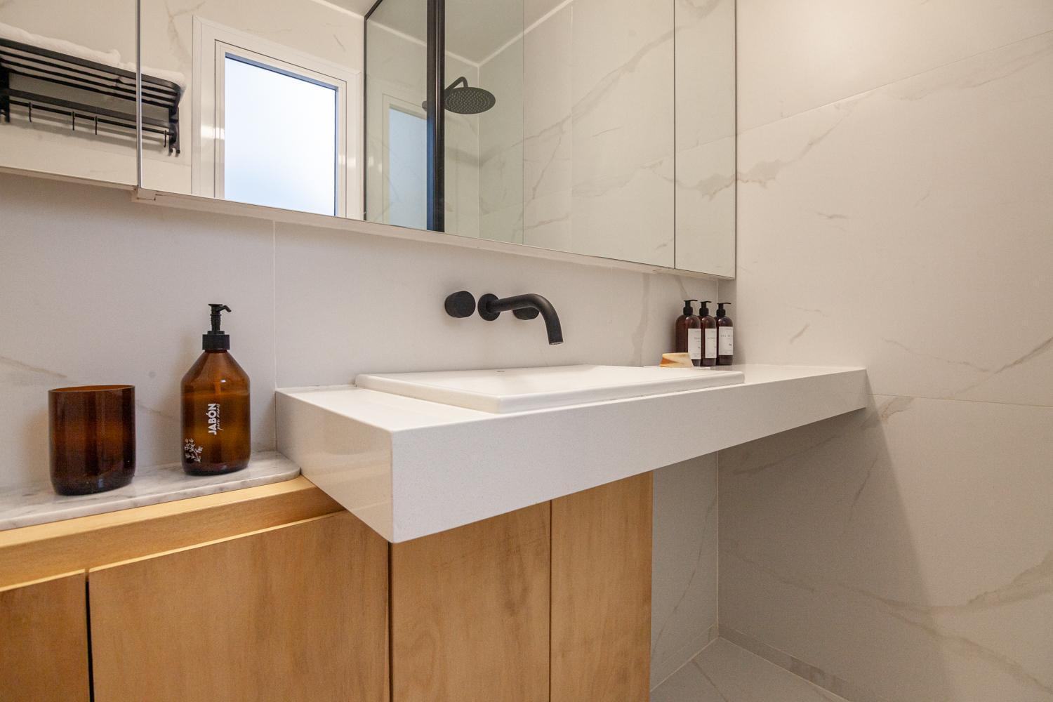 Prime In Palermo Location W/balcony. Work-stay Speed Internet Washer/dryer Unit * Buenos Aires