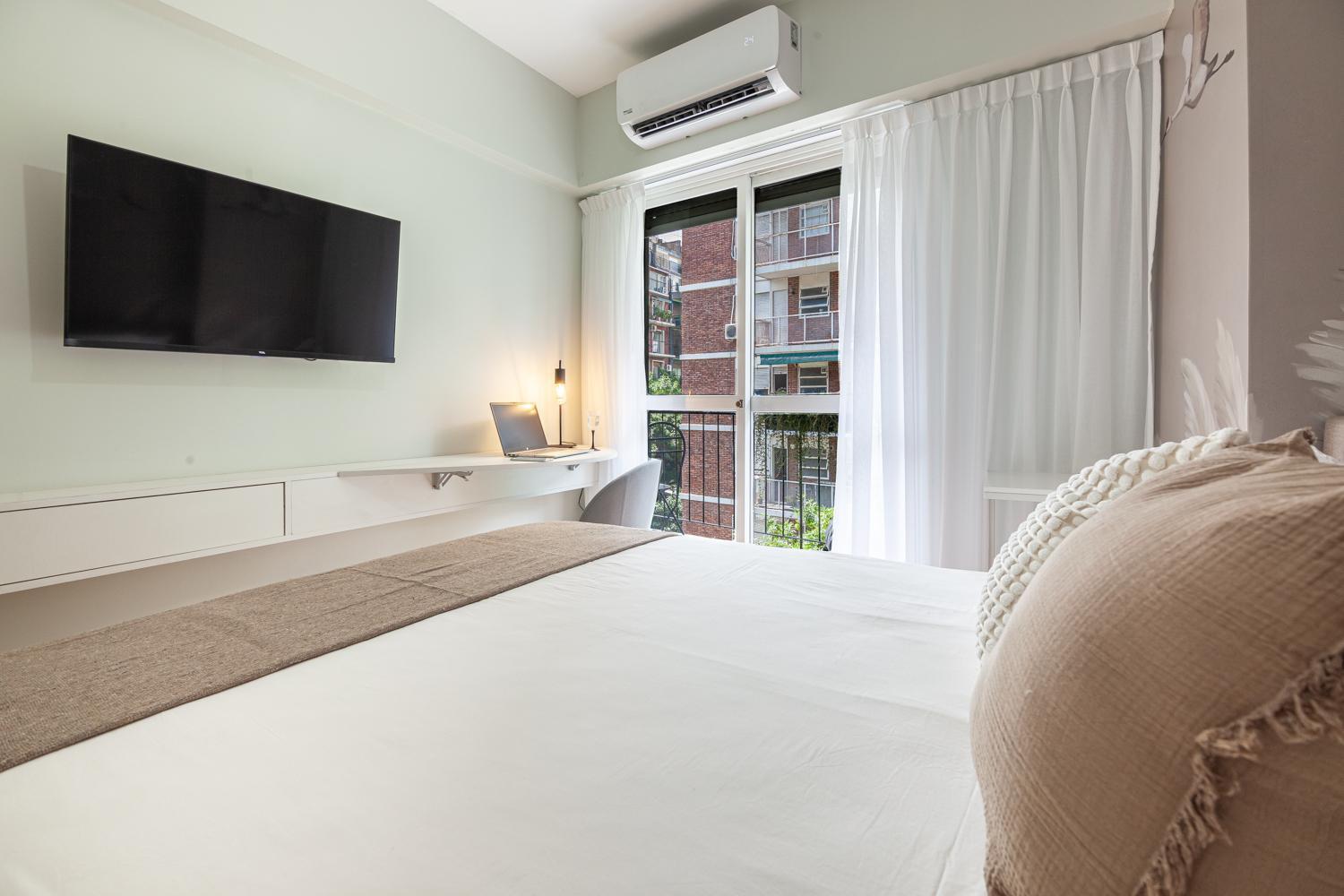 Apartment Prime In Palermo Location W/balcony. Work-stay Speed Internet Washer/dryer Unit