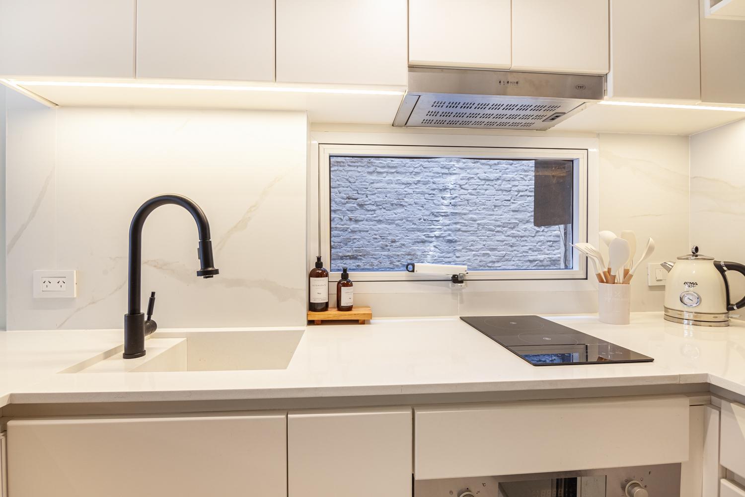 Apartment Prime In Palermo Location W/balcony. Work-stay Speed Internet Washer/dryer Unit