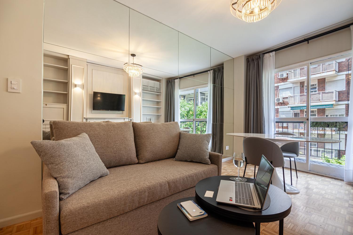 Prime In Palermo Location W/balcony. Work-stay Speed Internet Washer/dryer Unit * Buenos Aires