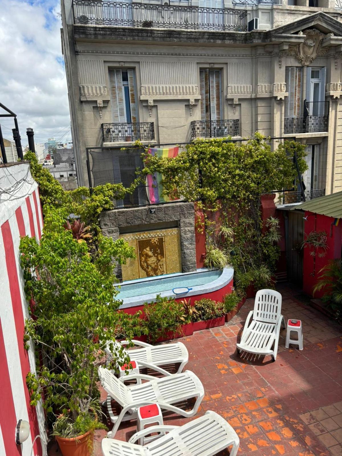 Lgy Only Men Bed & Breakfast
