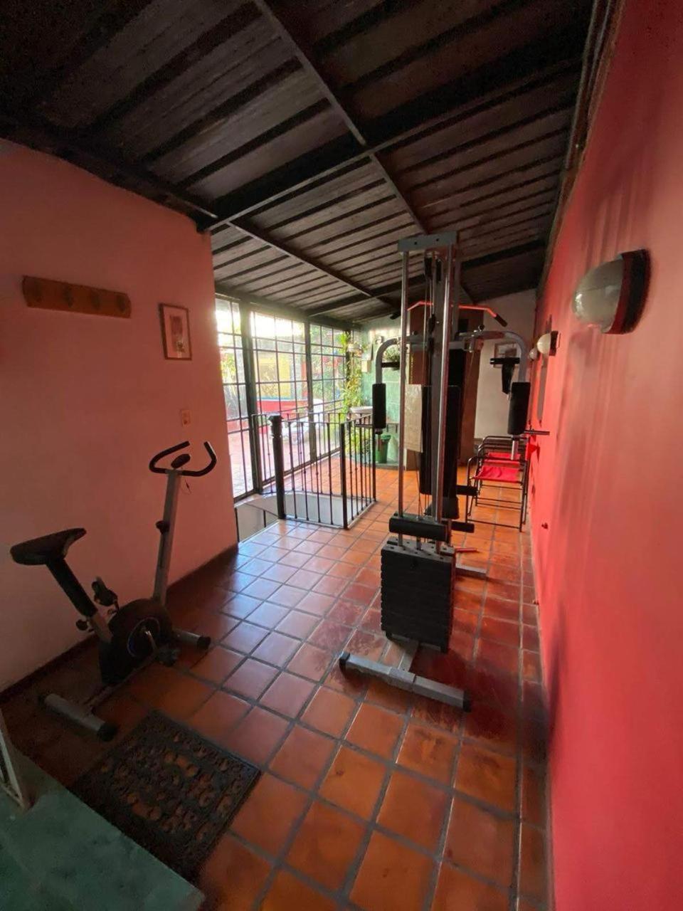 Lgy Only Men Bed & Breakfast