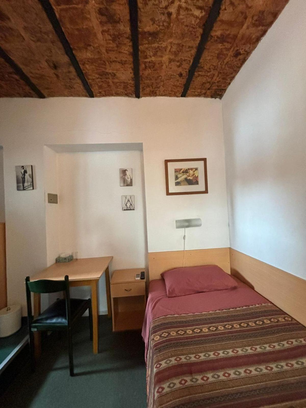 Bed & Breakfast Lgy Only Men