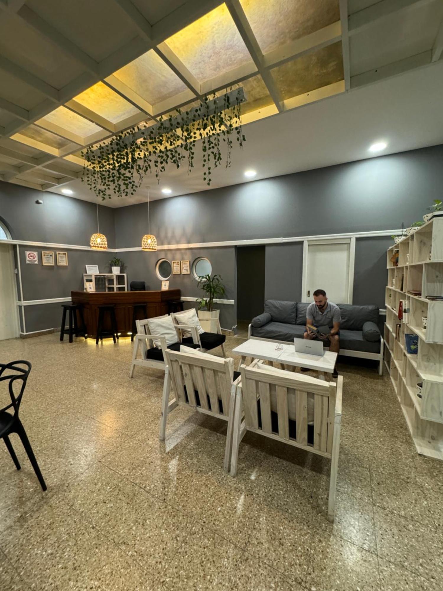 Lead Hostal
