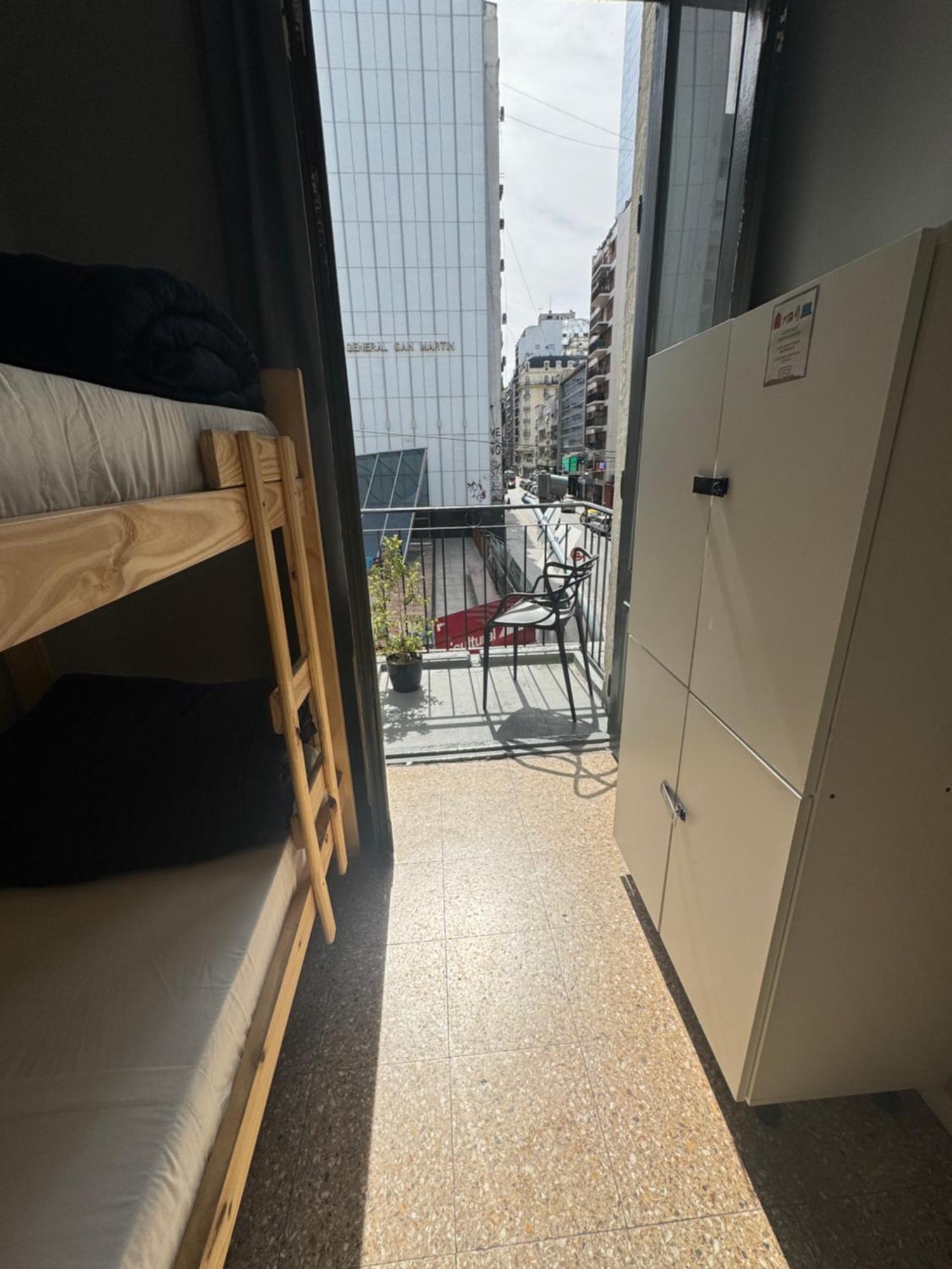 Hostal Lead *